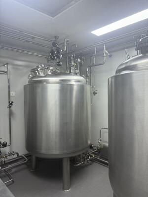 Besorgen Ampullenwaschanlage 1-2ml Sterilisationsfüll- und Verschließanlage Automatische Ampullenzuführung, 15000 Stück/h Kompakter Monoblock AGF-2S on-line-Fertigung