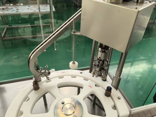 Fläschensperrmaschine für 2-500 ml medizinische Fläschchen mit GMP-Standard, Multi-Capping-Klingen, Hochgeschwindigkeitsverschluss