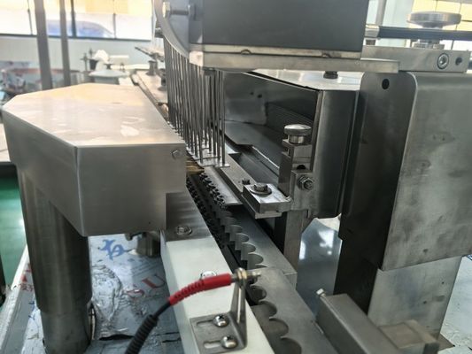 Sterile Durchstechflaschenfüllmaschine - vollautomatisch 2000-3500 BPH mit CIP/SIP-Integration für pharmazeutische und kosmetische Durchstechflaschen