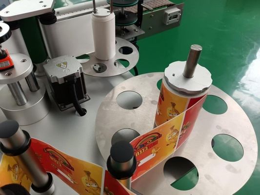 Automatische Etikettiermaschine für Flaschen für 20-1500ml Kunststoff- und Glasflaschen mit Carbonband-Codierung
