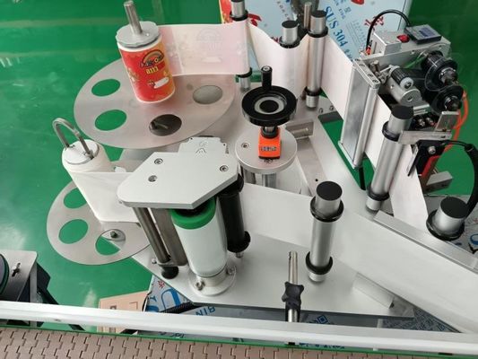 Vielseitige automatische Etikettiermaschine für 20-1500ml Glas- und Kunststoffflaschen mit Carbonband-Codierung